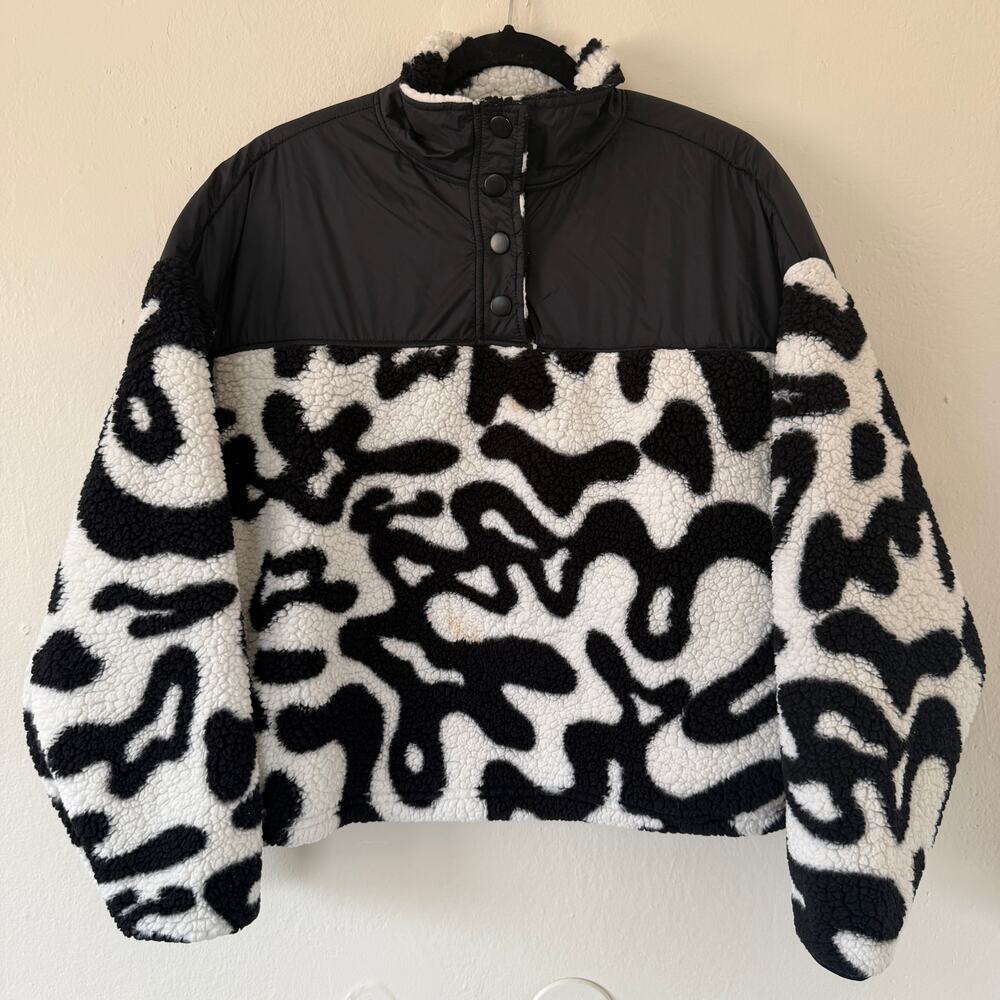 Cozy sherpa swirl print pullover